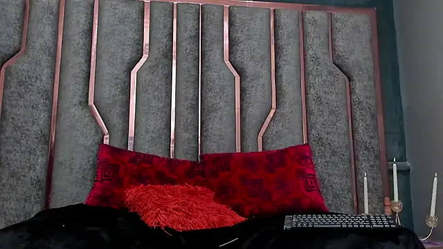 SienaFacchini online show from November 15, 2025, 1:03 am