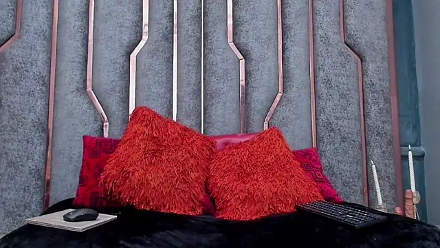 SienaFacchini online show from December 3, 2025, 7:23 pm