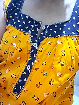 Snapshot of Mon-Shot9 chatting on November 11, 2025, 8:25 am Mon-Shot9 online show from November 11, 2025, 8:25 am