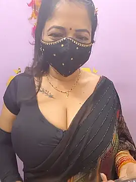 Snapshot of Queen_Nightt chatting on October 13, 2025, 5:24 pm Queen Nightt online show from October 13, 2025, 5:24 pm