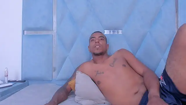 Snapshot of DaylesAndHarry chatting on December 3, 2025, 12:25 pm DaylesAndHarry online show from December 3, 2025, 12:25 pm