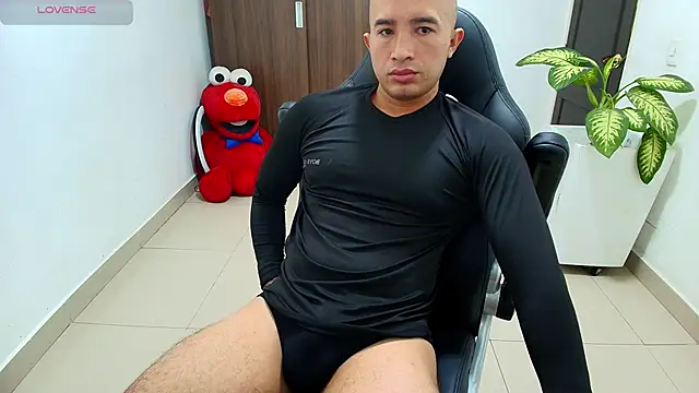 Snapshot of sebastian_oconnor77 chatting on October 8, 2025, 12:47 pm sebastian oconnor77 online show from October 8, 2025, 12:47 pm