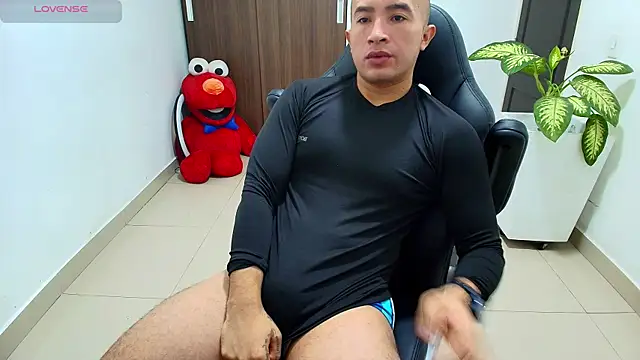 Snapshot of sebastian_oconnor77 chatting on October 12, 2025, 12:37 pm sebastian oconnor77 online show from October 12, 2025, 12:37 pm