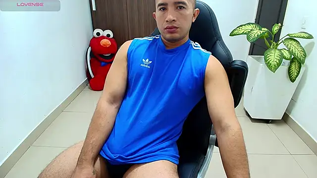 Snapshot of sebastian_oconnor77 chatting on October 16, 2025, 12:39 pm sebastian oconnor77 online show from October 16, 2025, 12:39 pm