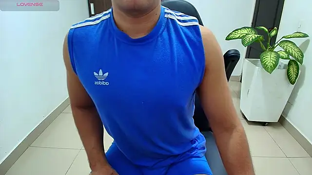 Snapshot of sebastian_oconnor77 chatting on October 23, 2025, 12:37 pm sebastian oconnor77 online show from October 23, 2025, 12:37 pm