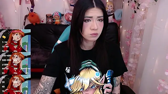 jadedelux  online show from October 8, 2025, 6:38 pm