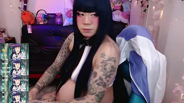 jadedelux  online show from November 28, 2025, 4:31 pm