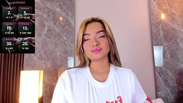 Emma hunter  online show from December 3, 2025, 4:20 am