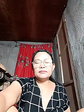 Everleigh mom online show from October 18, 2025, 10:16 am