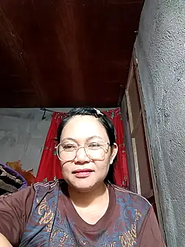 Everleigh mom online show from October 29, 2025, 11:12 am