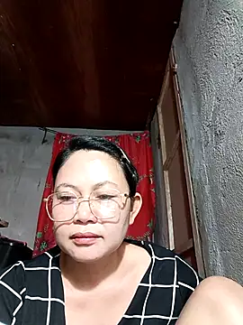 Everleigh mom online show from November 22, 2025, 8:02 am