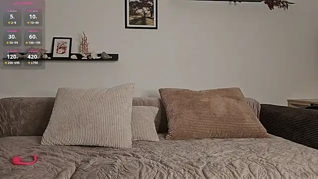 Snapshot of HotFrictions chatting on October 6, 2025, 3:48 am HotFrictions online show from October 6, 2025, 3:48 am