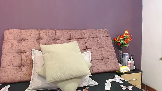 KateWelsin online show from October 18, 2025, 8:20 pm