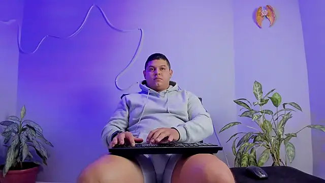 Snapshot of Maximus_Steel chatting on October 19, 2025, 11:55 am Maximus Steel online show from October 19, 2025, 11:55 am