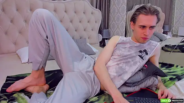 WilliamDyson online show from September 12, 2025, 3:06 am