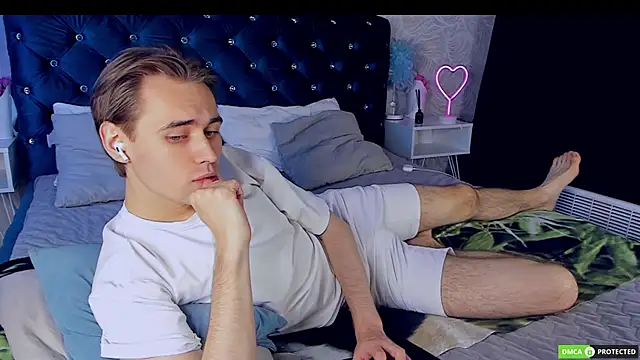 WilliamDyson online show from September 20, 2025, 3:07 am