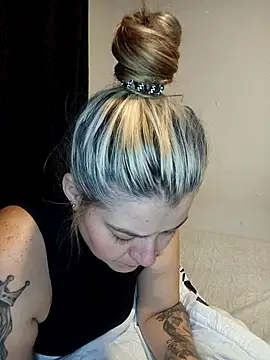 Snapshot of Fernandar2025 chatting on September 12, 2025, 3:17 am Fernandar2025 online show from September 12, 2025, 3:17 am