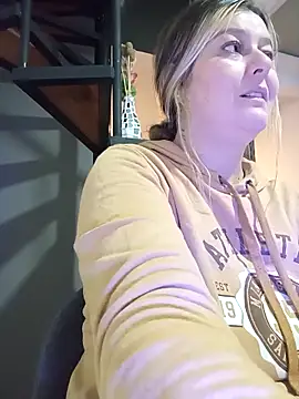 Snapshot of Fernandar2025 chatting on November 14, 2025, 12:42 am Fernandar2025 online show from November 14, 2025, 12:42 am