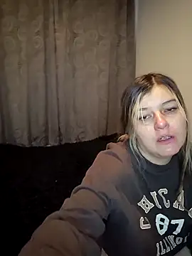 Snapshot of Fernandar2025 chatting on December 15, 2025, 3:33 am Fernandar2025 online show from December 15, 2025, 3:33 am