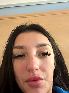 naughtybella05 online show from November 10, 2025, 10:47 am