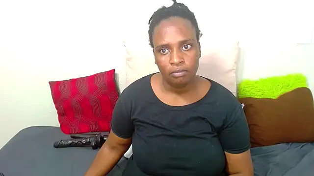 QueenRomaxx1 online show from November 9, 2025, 4:38 pm