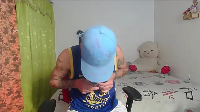 Snapshot of kilyan--x_x chatting on October 21, 2025, 9:32 am kilyan--x x online show from October 21, 2025, 9:32 am