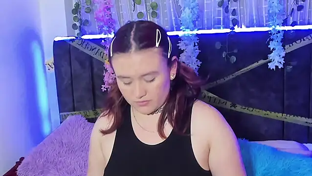 Snapshot of AliaMiller_ chatting on October 21, 2025, 8:42 pm AliaMiller online show from October 21, 2025, 8:42 pm