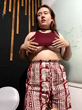 Snapshot of AliaMiller_ chatting on November 8, 2025, 3:12 pm AliaMiller online show from November 8, 2025, 3:12 pm