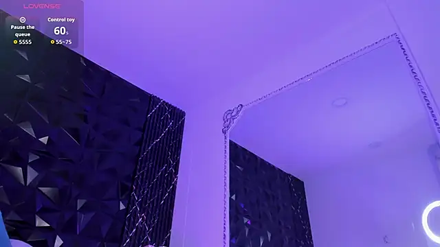 katierouge  online show from October 29, 2025, 6:04 am