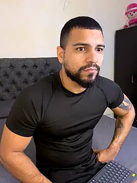 Snapshot of vincentjaxon chatting on October 11, 2025, 11:31 am vincentjaxon online show from October 11, 2025, 11:31 am