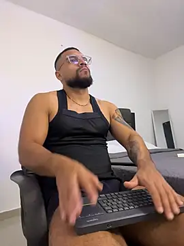 Snapshot of vincentjaxon chatting on October 21, 2025, 12:39 pm vincentjaxon online show from October 21, 2025, 12:39 pm