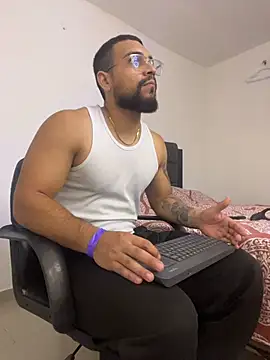 Snapshot of vincentjaxon chatting on November 2, 2025, 8:39 am vincentjaxon online show from November 2, 2025, 8:39 am