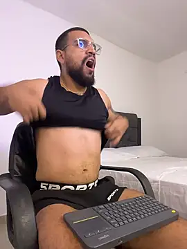 Snapshot of vincentjaxon chatting on November 5, 2025, 10:48 am vincentjaxon online show from November 5, 2025, 10:48 am