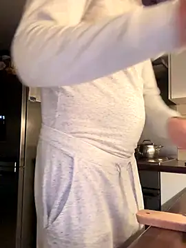 Snapshot of Michel_huge chatting on November 12, 2025, 4:35 am Michel huge online show from November 12, 2025, 4:35 am