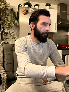 Snapshot of Michel_huge chatting on November 15, 2025, 8:11 am Michel huge online show from November 15, 2025, 8:11 am