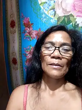 Snapshot of ImYourWoman_55 chatting on October 12, 2025, 10:31 pm ImYourWoman 55 online show from October 12, 2025, 10:31 pm