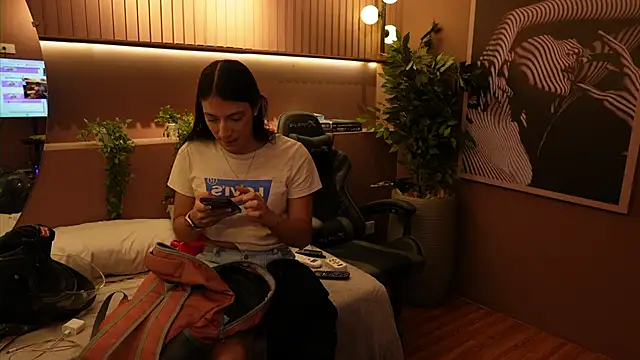 Snapshot of Ariaa_Isabell chatting on September 23, 2025, 6:11 pm Ariaa Isabell online show from September 23, 2025, 6:11 pm