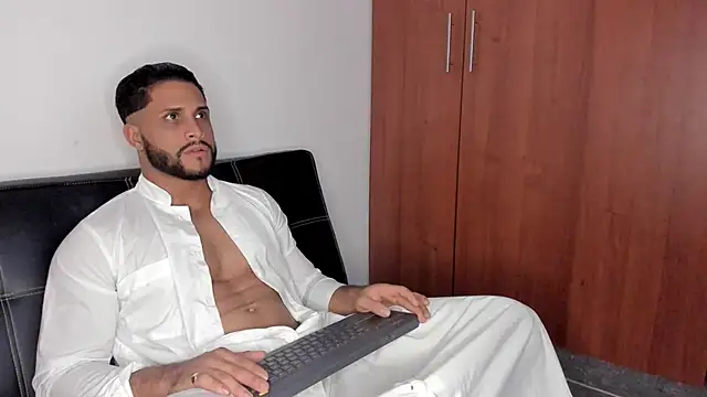 Pier Simons online show from November 2, 2025, 10:17 am