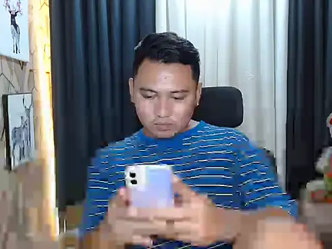 Snapshot of BicuriousExploer chatting on November 12, 2025, 2:39 pm BicuriousExploer online show from November 12, 2025, 2:39 pm