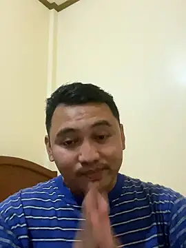 Snapshot of BicuriousExploer chatting on November 14, 2025, 4:33 am BicuriousExploer online show from November 14, 2025, 4:33 am