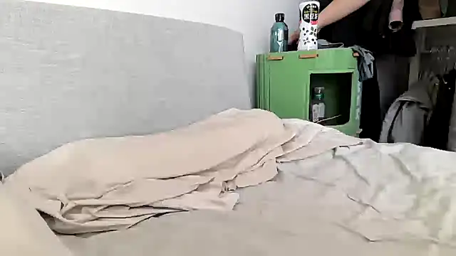 Bytheway0122 online show from November 11, 2025, 4:34 am