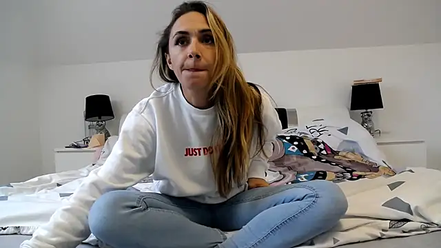 ArabianMalikah online show from November 3, 2025, 8:15 am