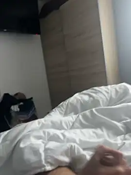 Snapshot of julienmax06 chatting on December 15, 2025, 8:07 am julienmax06 online show from December 15, 2025, 8:07 am