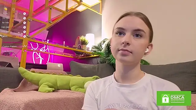 Snapshot of FlexiPixie chatting on November 13, 2025, 5:50 am FlexiPixie online show from November 13, 2025, 5:50 am