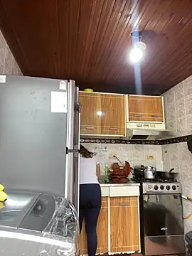 juliana-mancini online show from November 21, 2025, 5:22 pm