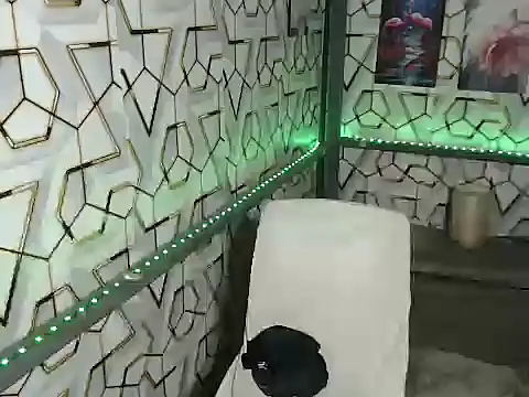 darryl hugecok online show from September 14, 2025, 12:10 am