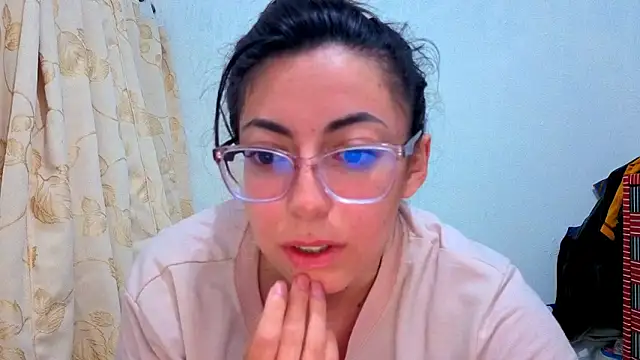 Miranda sexlove  online show from November 26, 2025, 5:25 pm