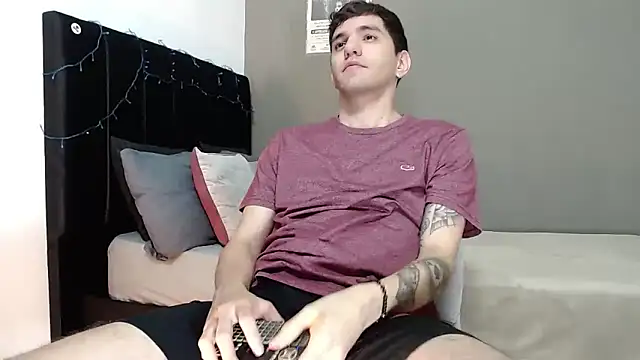 Matteo12  online show from December 16, 2025, 4:28 am