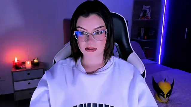 OphelianaRose33 online show from October 27, 2025, 10:47 pm