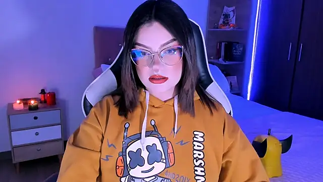 OphelianaRose33 online show from November 22, 2025, 10:53 pm